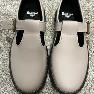 Almost new women’s Dr. Martens Zavala Mary Jane Size 6